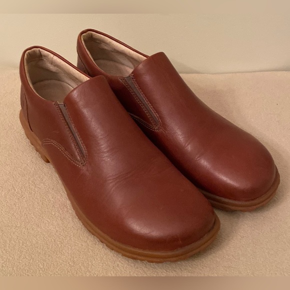 Bogs Pearl Women’s Brown Waterproof Leather Slip On Shoes Size 8.5M - Picture 1 of 14
